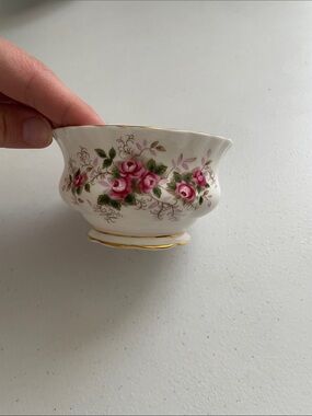 Royal Albert Lavender Rose Sugar Bowl